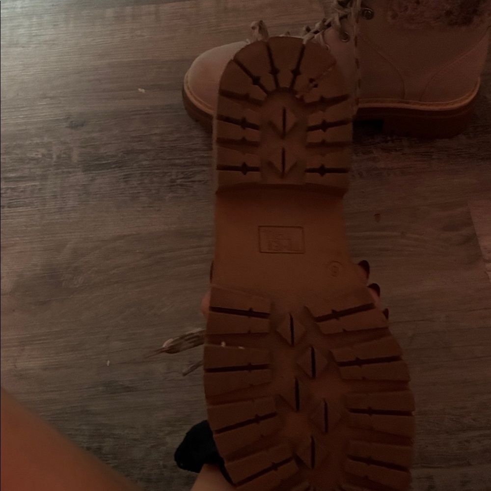 Time and Tru Durable Brown Boots - Picture 4 of 7